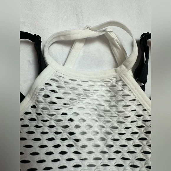 Vesi Star black and white mesh sports bra with crisscross back - Picture 3 of 7